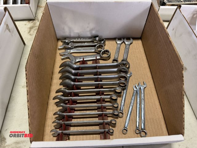 Lot 1-18417 - Set of Snap-On wrenches, size 9/32" up to 3/4", (1) set of Snap-On stubby wrenches, sizes 7/16", 1/2...