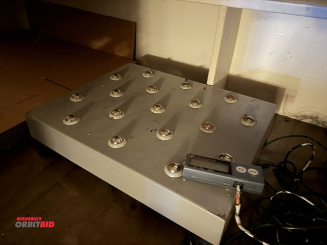 Lot 1-4939 - (1) Mettler Toledo Roller scale, 300 lb. capacity, condition unknown.