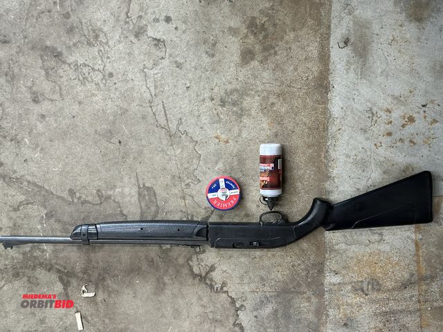 Lot 1-526 - (1) Crosman Legacy 1000 .177 caliber pellet and BB Gun repeater, includes small container of BB's, c...