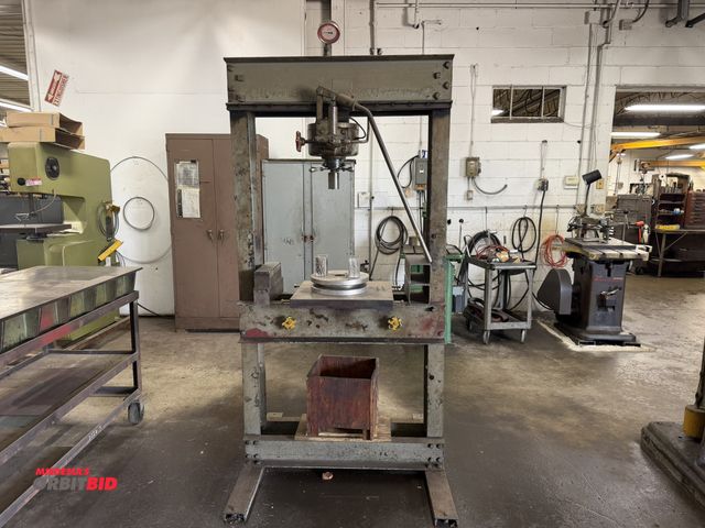 Lot 1-6275 - (1) Dake hydraulic press, model 25MW, 25-ton capacity, approx. 36" between uprights with adjustable ...