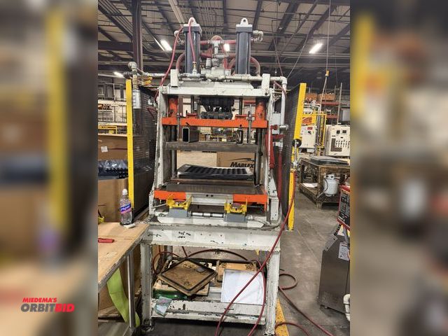 Lot 1-15802 - (1) make and model unknown, hydraulic press with a 24" x 24" work area, approx. 24" between uprights...