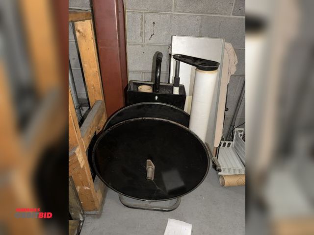 Lot 1-18915 - (1) banding cart, and (1) stretch wrap handle.