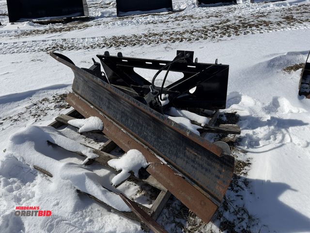 Lot 1-11596 - (1) Horst Welding, model 1000, snow blade with hydraulic control skid steer mount, model SB100072, S...