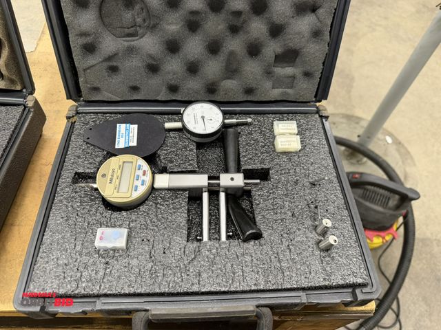 Lot 1-1797 - (1) Gage Maker set with Mitutoyo digital indicator, includes SP105 gauge maker, SP96 gauge maker (un...