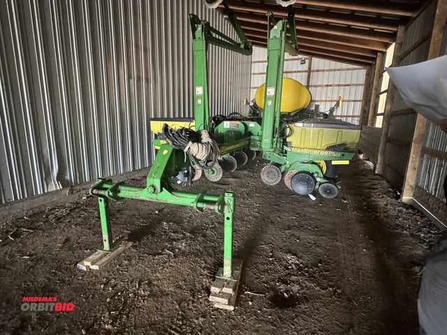 Lot 1-18114 - (1) John Deere 1770NT, 16-row MaxEmerge Plus corn planter with 30" rows, 3 bushel hoppers, variable ...