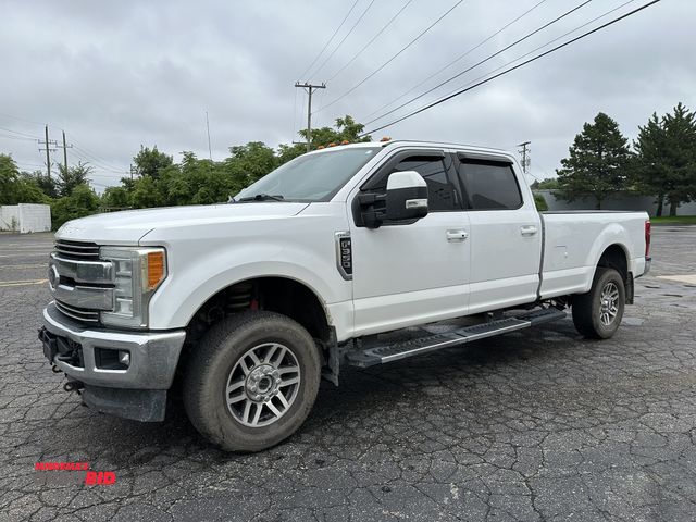 Lot 1-17099 - 2017 Ford F350 Super Duty Lariat (1) 4WD, 4-door pickup truck, 6.2 liter gas engine, automatic trans...