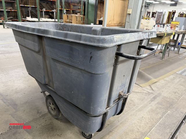Lot 1-17321 - (1) Rubbermaid 1315 utility tub, 750 lb. rating, 1 cubic yard.