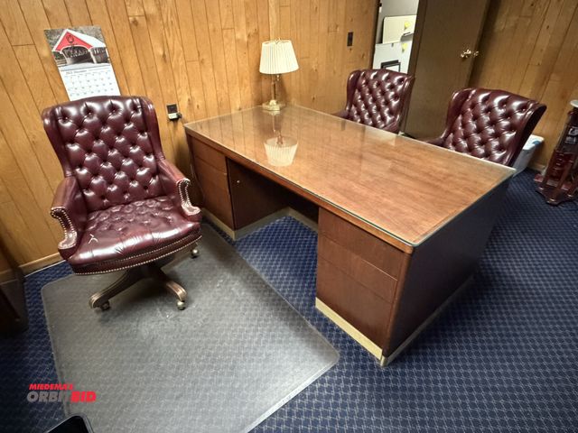 Lot 1-15543 - Lot of executive office furniture, includes (1) 72" desk, (1) 72" credenza, (1) rolling padded seat ...