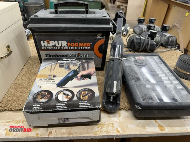 Lot 1-16597 - Lot of (3) HiPur former adhesive applicators, and small Ace Hardware 3/8" socket set.