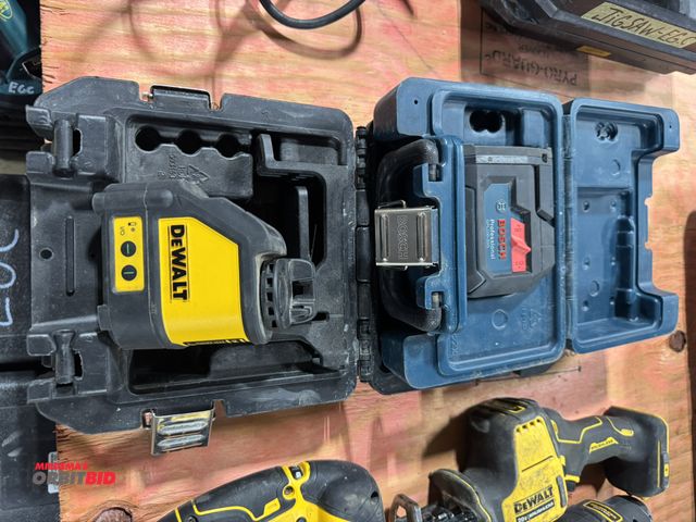 Lot 1-16428 - (1) DeWalt laser level, model DW088CG, with case, in working condition, and (1) Bosch laser level wi...