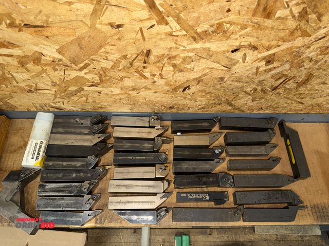 Lot 1-1954 - Lot of assorted Kennametal (and various other brands) indexable threading tool holders.