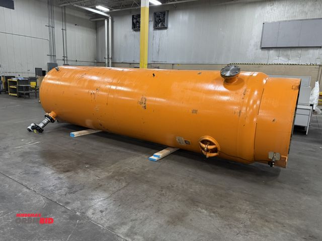 Lot 1-2782 - (1) 2560 gallon capacity aux air tank, dimension are approx. 60" diameter x 18' tall, winning bidder...