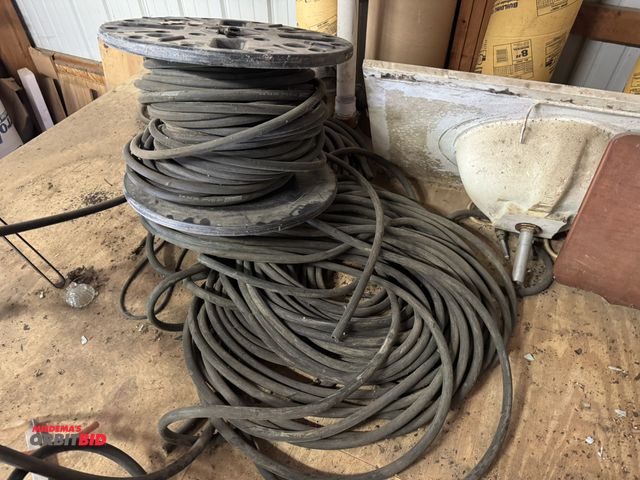 Lot 1-14246 - (1) partial spool of Speedaire 1/2", 200 PSI WP air hose, and assorted pieces of 1/2" air hose.