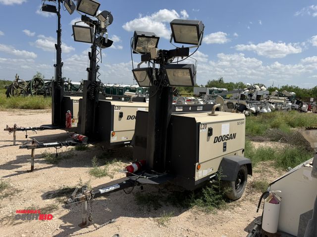 Lot 1-9506 - (1) 2016 Doosan L20 light tower, 4-cylinder diesel engine, 4 light extendable tower with hand crank,...