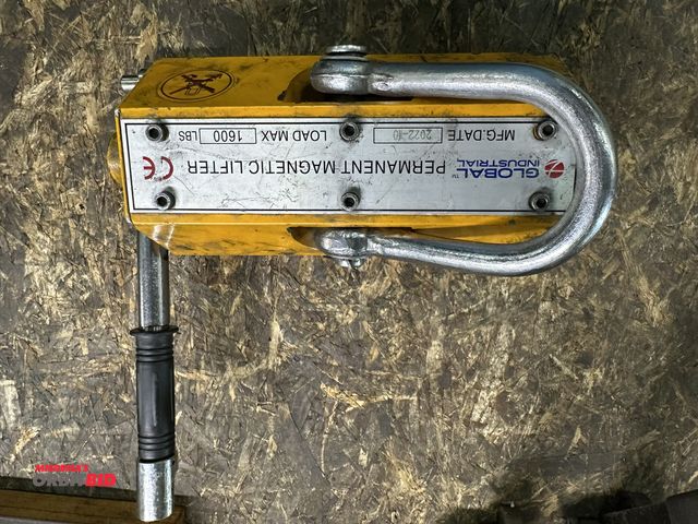 Lot 1-19201 - (1) 2022 Global Industrial 1600 lb. capacity permanent magnet lifter.