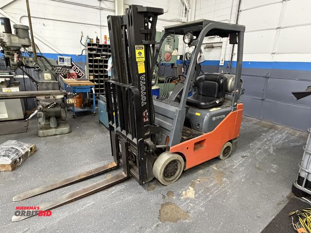 Lot 1-10170 - Toyota 8FGCU18 Forklift 3000 lb. capacity, 189" max. lift height, 3-stage mast, side shift, 18 x 6 x...