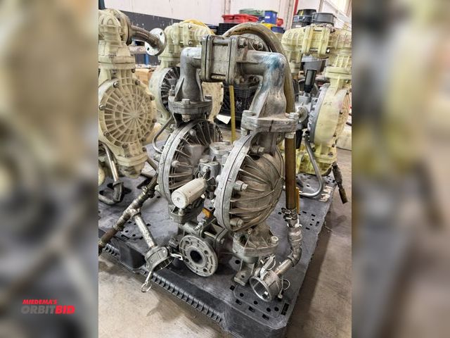 Lot 1-5573 - Lot of (1) make and model unknown large diaphragm pump, no other info available.