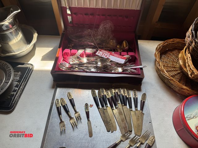 Lot 1-3142 - Assorted community silverware, knvies, forks, and spoons.
