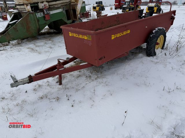Lot 1-10443 - (1) Pequea ground driven manure spreader, bed is 36" wide x 9' long, 1 7/8" ball hitch, apron chain ...
