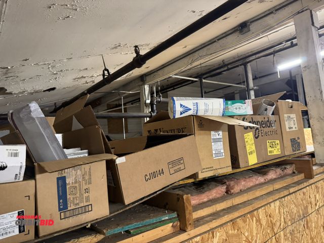 Lot 1-4473 - Large lot of assorted commercial light bulbs, various brands and watts.