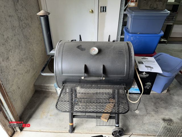 Lot 1-611 - (1) Trail Embers pellet smoker and grill, model SMK8028AS, 10-in-1 grilling versatility, 10 lb. hopp...