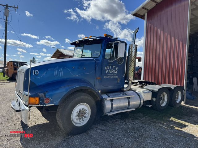 Lot 1-15824 - 1992 International Navistar Tractor GVWR 52,000, 2-line wet kit, adjustable fifth wheel plate, CAT 3...