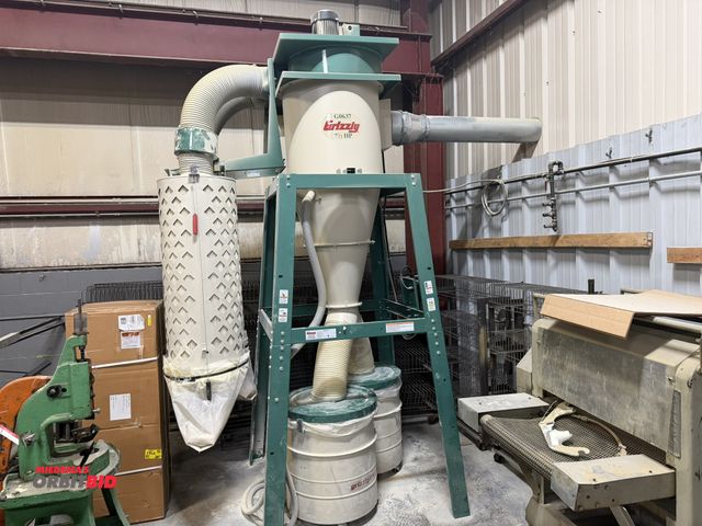 Lot 1-18549 - (1) Grizzly, model G0637, 7.5" HP cyclone dust collector, 220V, max. suction capacity 3468 CFM, inta...