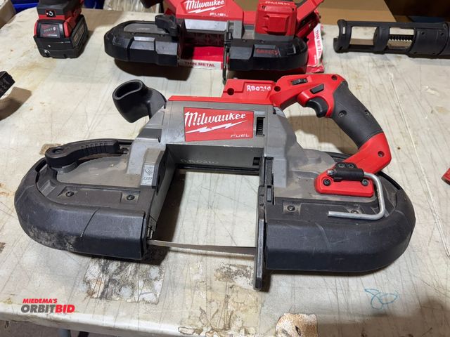 Lot 1-4176 - (1) Milwaukee Deep Cut Bandsaw M18, cordless, Cat # 27290-20, S/N F83CD213800222, in working conditi...