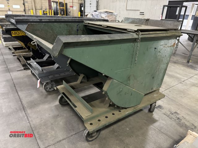 Lot 1-2692 - (1) Approx. cubic yard capacity self dumping hopper on wheels