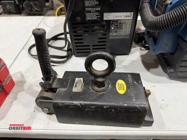 Lot 1-18608 - (1) magnetic plate lifter, max. lift capacity of 1000 lbs.