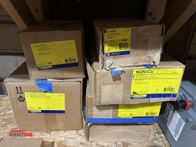 Lot 1-4451 - Lot of assorted Square-D items, includes (1) expandable Neutral Kit, HCPRU1ESN, and Neutral Kit HCWA...