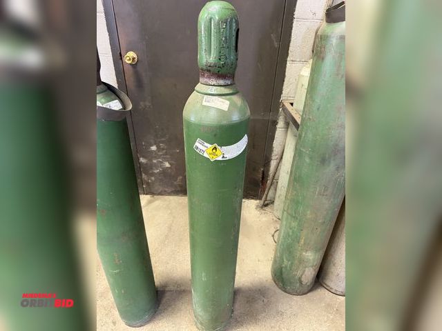 Lot 1-18520 - (1) oxygen cylinder, approx. 42" tall x 6" diameter, tank is full.