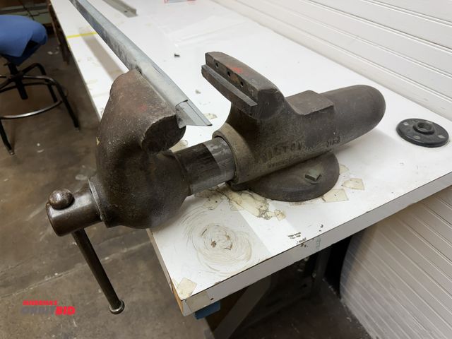 Lot 1-4914 - (1) Wilton 5" bench mount bullet vise, currently bolted to table, vise is missing vise jaws, in work...