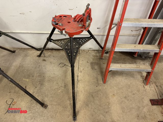Lot 1-6368 - (1) Ridgid #40A pipe tristand.