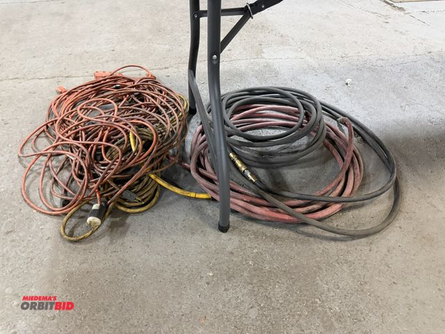 Lot 1-18870 - Large lot of assorted extension cords and air hoses.