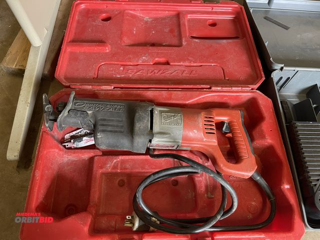 Lot 1-6172 - (1) Milwaukee heavy duty, orbital Super Sawzall, 120V with case.