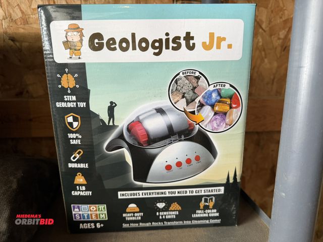 Lot 1-8347 - (1) new Geologist Junior rock polisher/tumbler stem geology toy, and (1) Jiusion digital microscope.