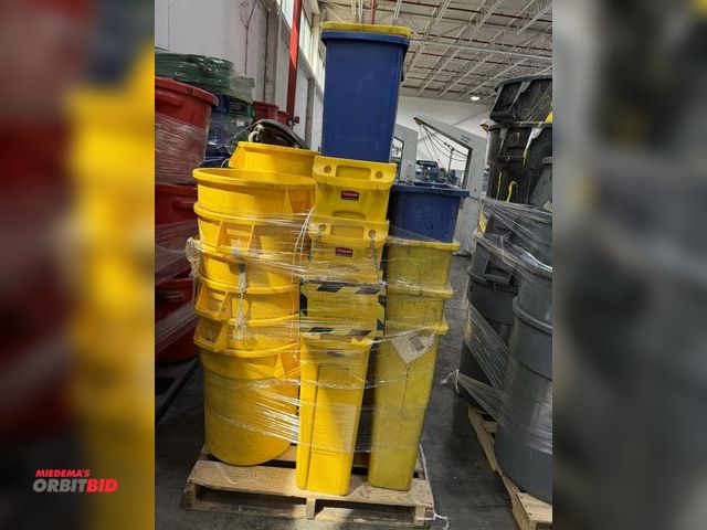 Lot 1-5448 - Lot including approx. (19) Carlisle #341020, trash cans, (9) approx. 13 gallon capacity waste basket...