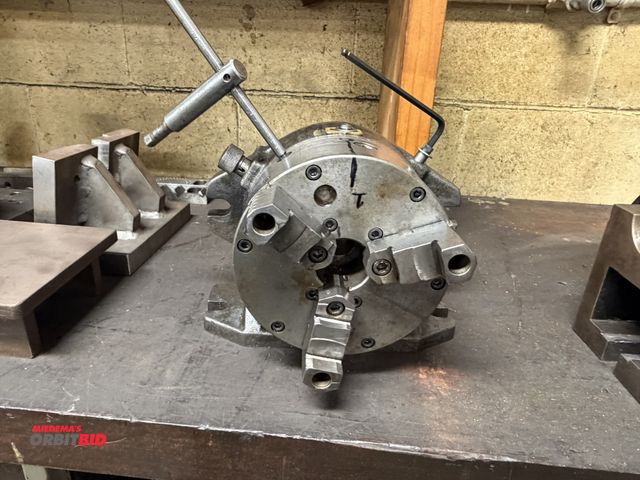 Lot 1-6338 - (1) 6" 3-jaw chuck with mounting plate.