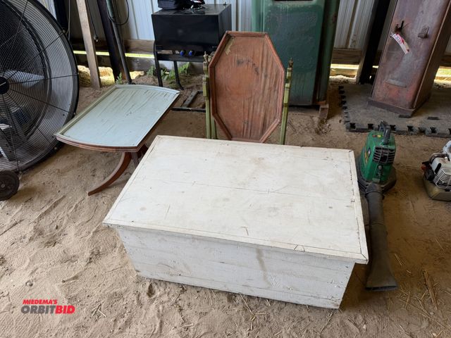 Lot 1-8489 - Lot with 3 pieces of vintage wood furniture, includes (1) small 28" x 18" side table, (1) wood chest...