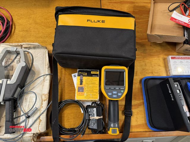 Lot 1-4576 - (1) Fluke, model TIS20 Plus thermal imager, includes case and charger, and (1) Fluke Proving Unit, P...