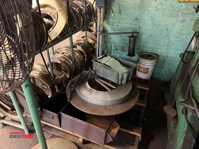 Lot 1-18667 - (1) V &amp; O, #5.5, 65-ton capacity press, S/N 553-15, no other info available, winning bidder resp...