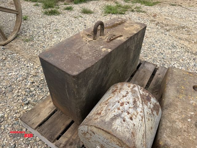 Lot 1-18269 - (1) steel counterweight, 32" wide x 11.5" deep x 17" tall.