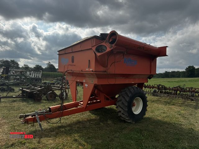Lot 1-19717 - (1) Kill Brothers 590 grain cart, S/N D1815130, 590 bushel capacity, 1000 PTO shaft, 23.1-26 tires, ...