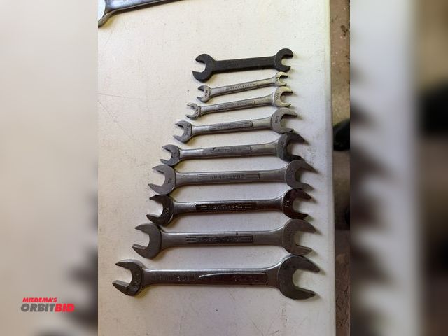 Lot 1-12143 - (1) Craftsman double end wrench set, from 3/8" up to 1 1/8".