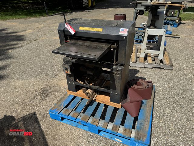 Lot 1-3259 - (1) Wood Master W-718 Planer 18", SN 4629, Dayton controller, 110V plug, includes assorted sand pape...