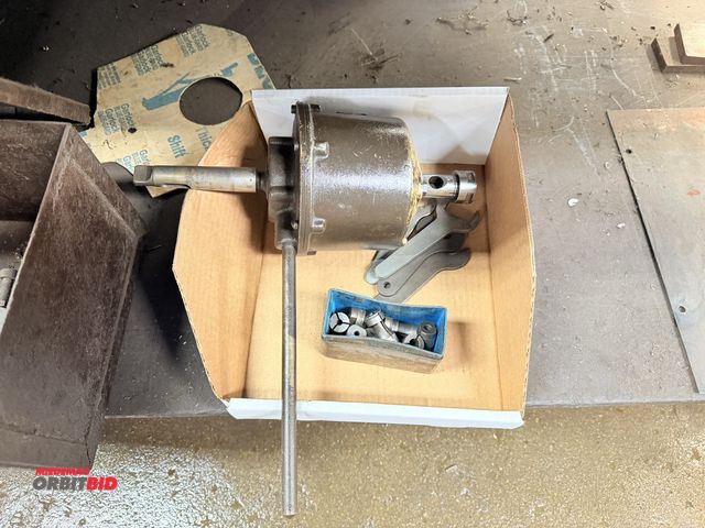 Lot 1-6511 - (1) Procunier safety chuck tapping head, model 3, with assorted collets.