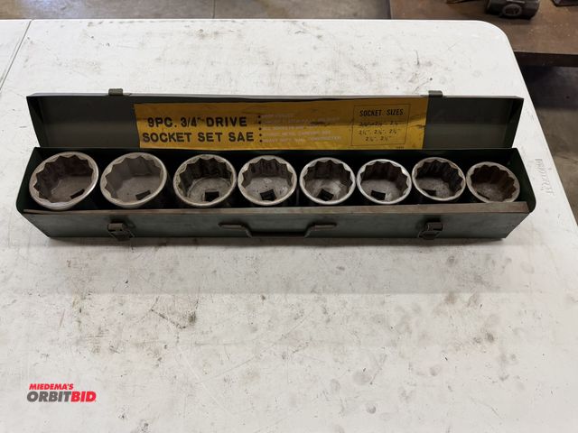 Lot 1-6137 - Set of 12 point sockets, sizes range between 2" and 2.5", includes steel case.