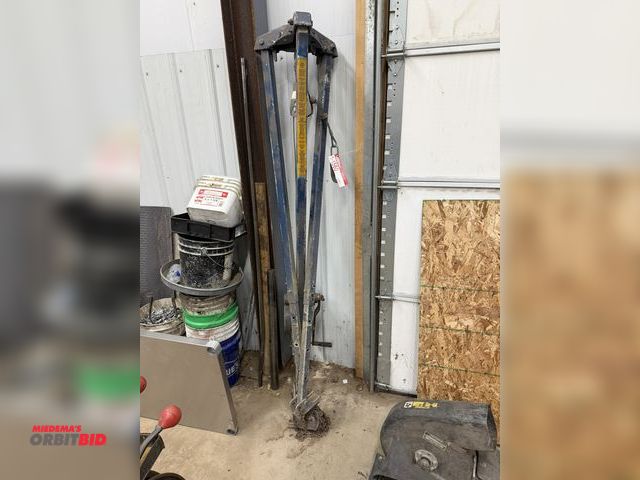 Lot 1-1560 - (1) Miller Equipment, model M52-25G, 25' manhole lift unit, manual crank style with steel wire cable...