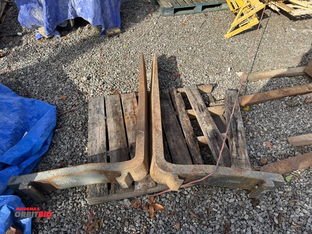 Lot 1-16017 - (1) set of Volvo 6" wide x 56" long forklift forks.